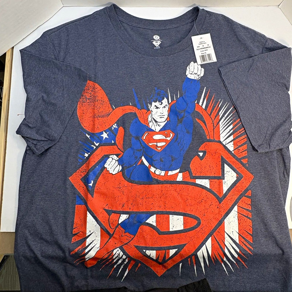 Superman Graphic Print T Shirt Mens XL Gray Crew Neck Short Sleeve WRSAL139 NWT